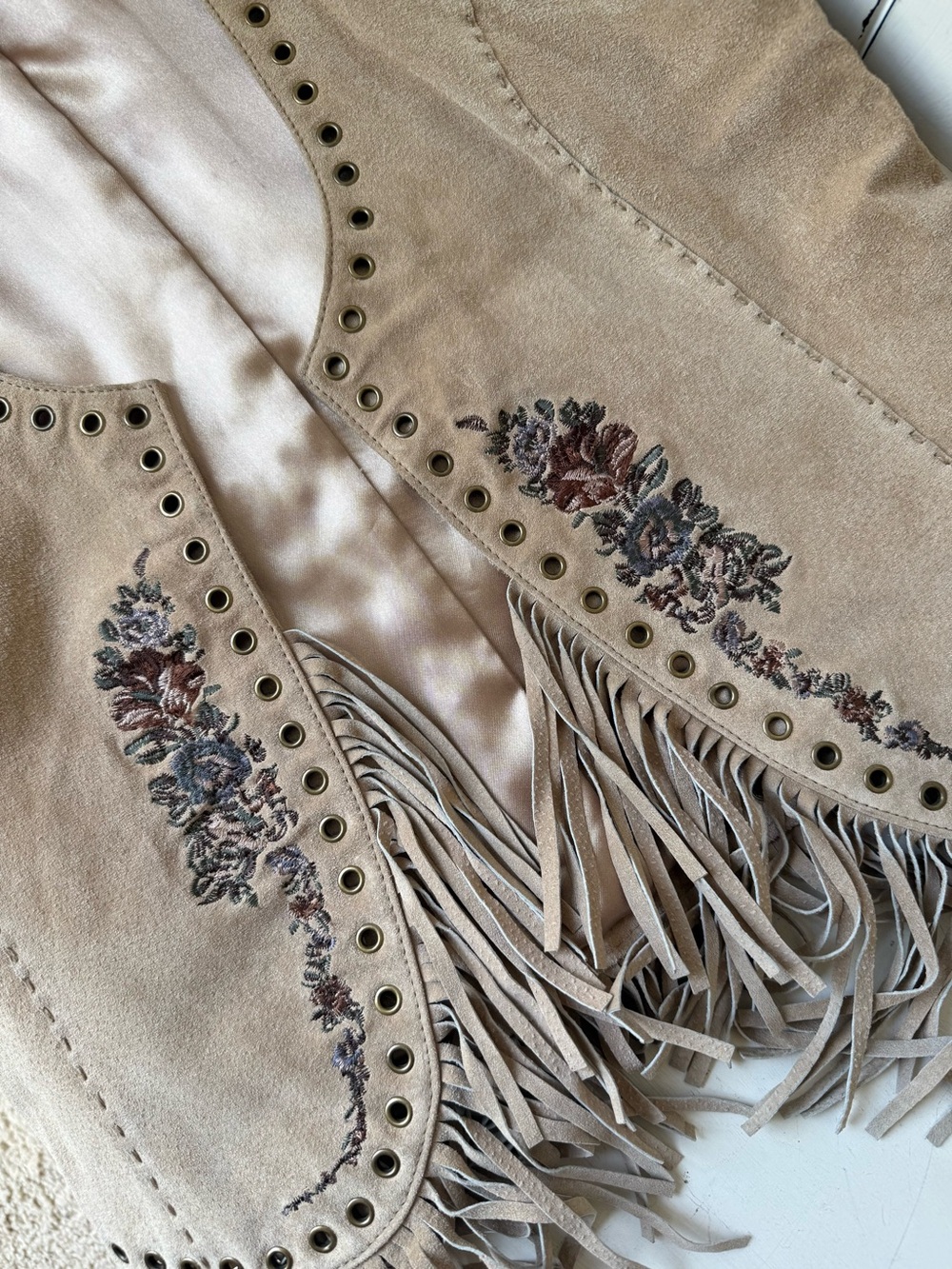 Newport News Jeanology Vintage Suede Fringe Vest Embroidered Boho Size 8 M